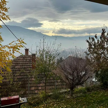 아파트 Couples Nest In